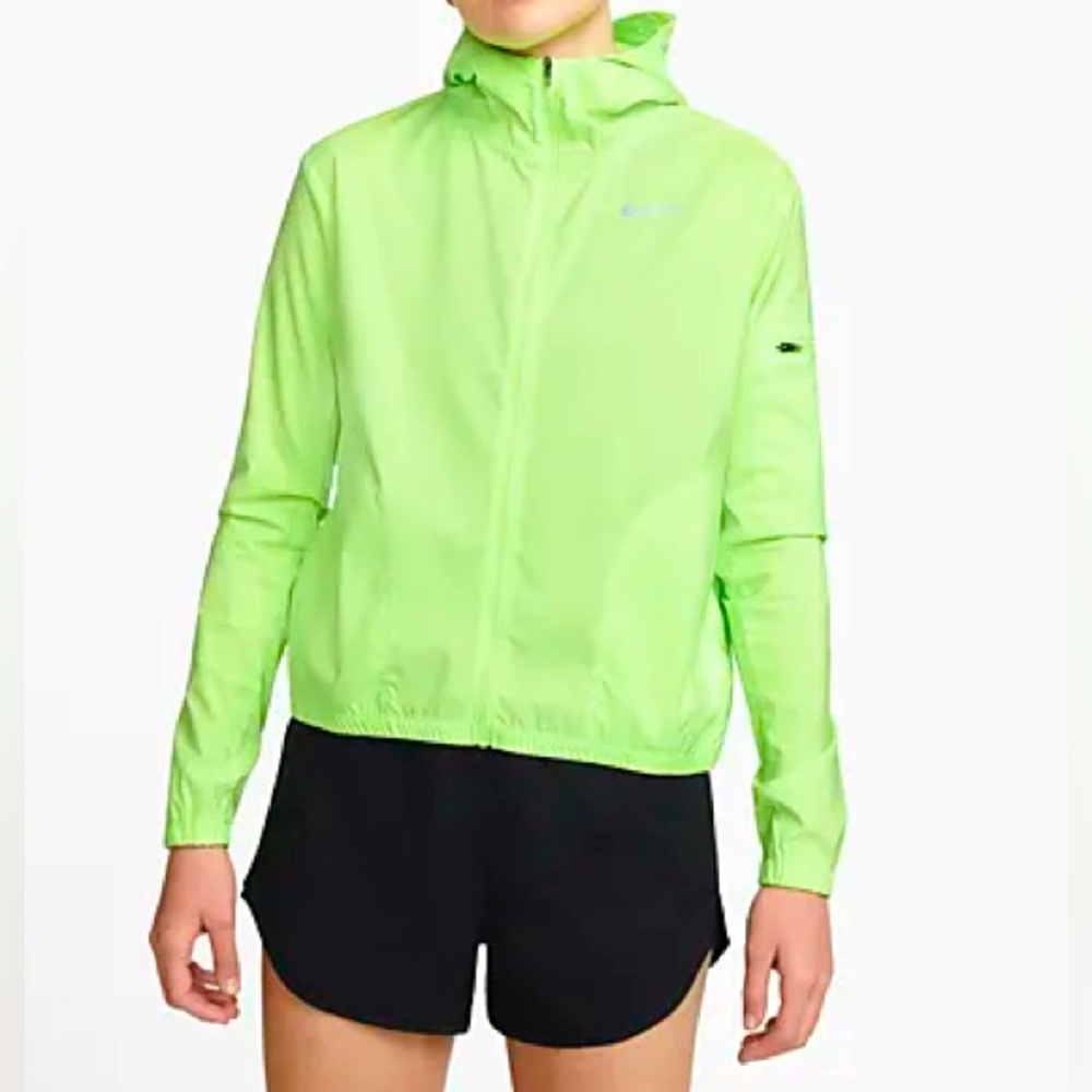 Light Jacket in Lime Glow & Reflective Silver
Nike